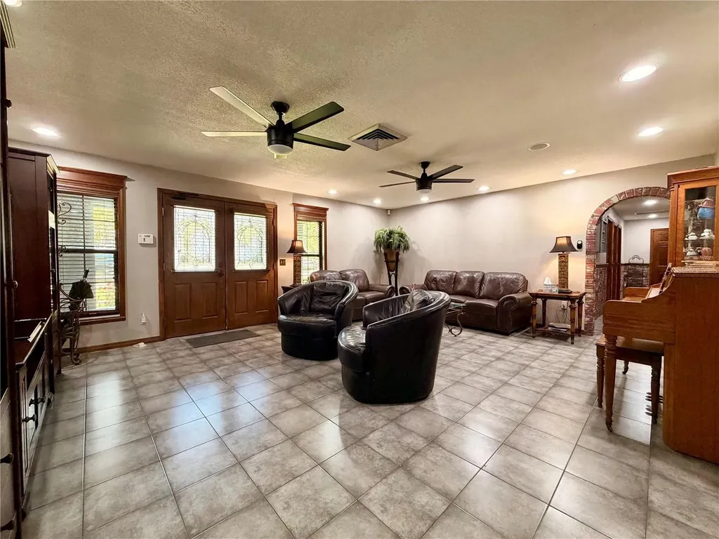 404 Ridgewood Avenue Dundee FL 33838