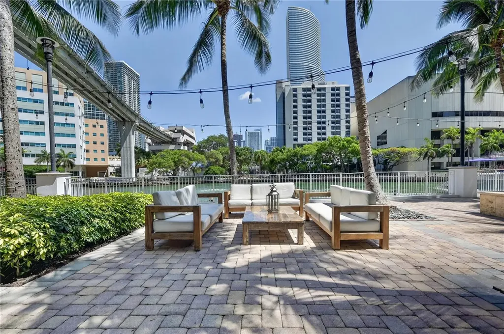 31 SE 5th Street Miami FL 33131