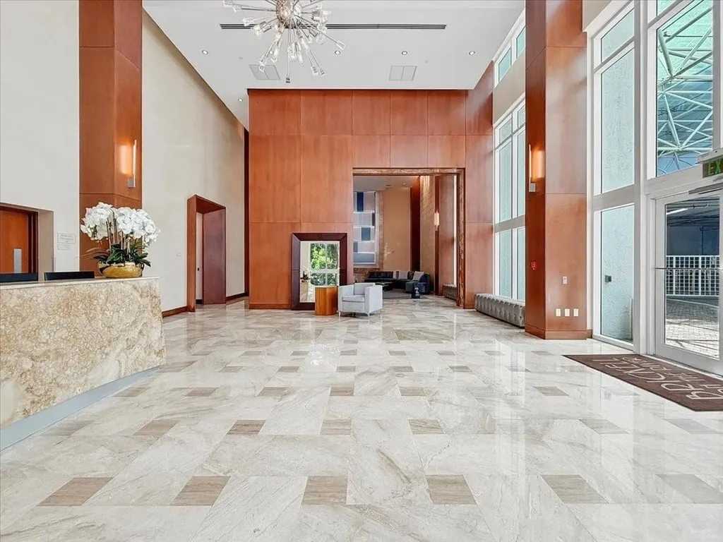 31 SE 5th Street Miami FL 33131