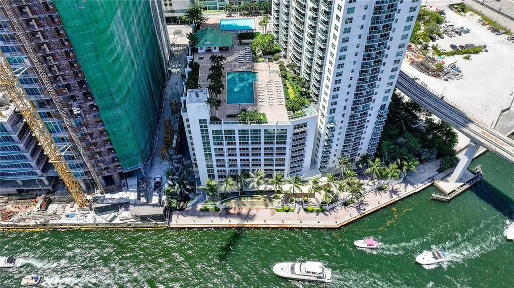 31 SE 5th Street Miami FL 33131