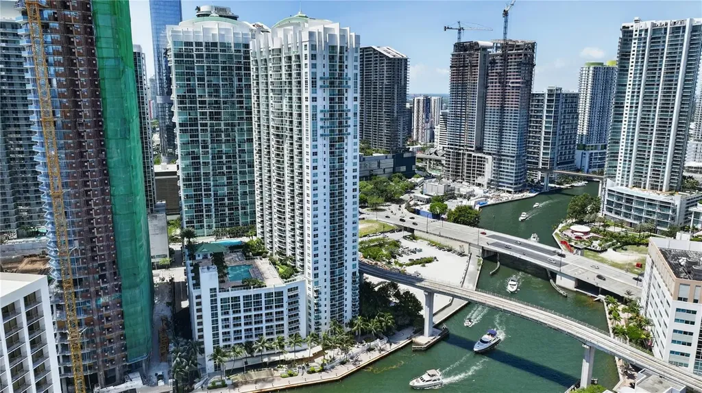 31 SE 5th Street Miami FL 33131