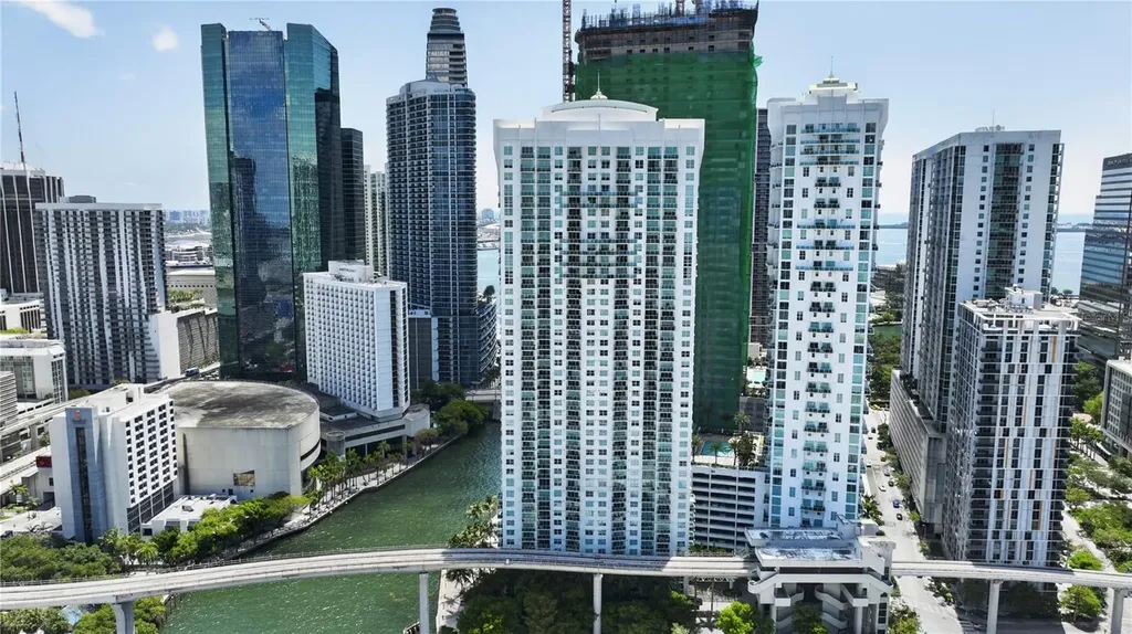 31 SE 5th Street Miami FL 33131