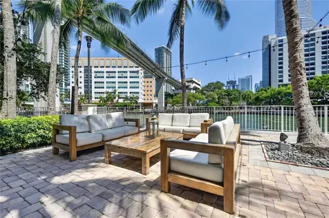 31 SE 5th Street Miami FL 33131