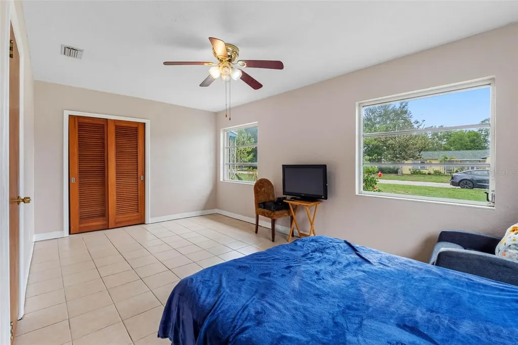 126 W Grapefruit Circle Clearwater FL 33759