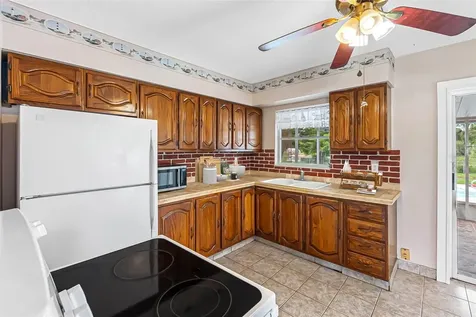 126 W Grapefruit Circle Clearwater FL 33759