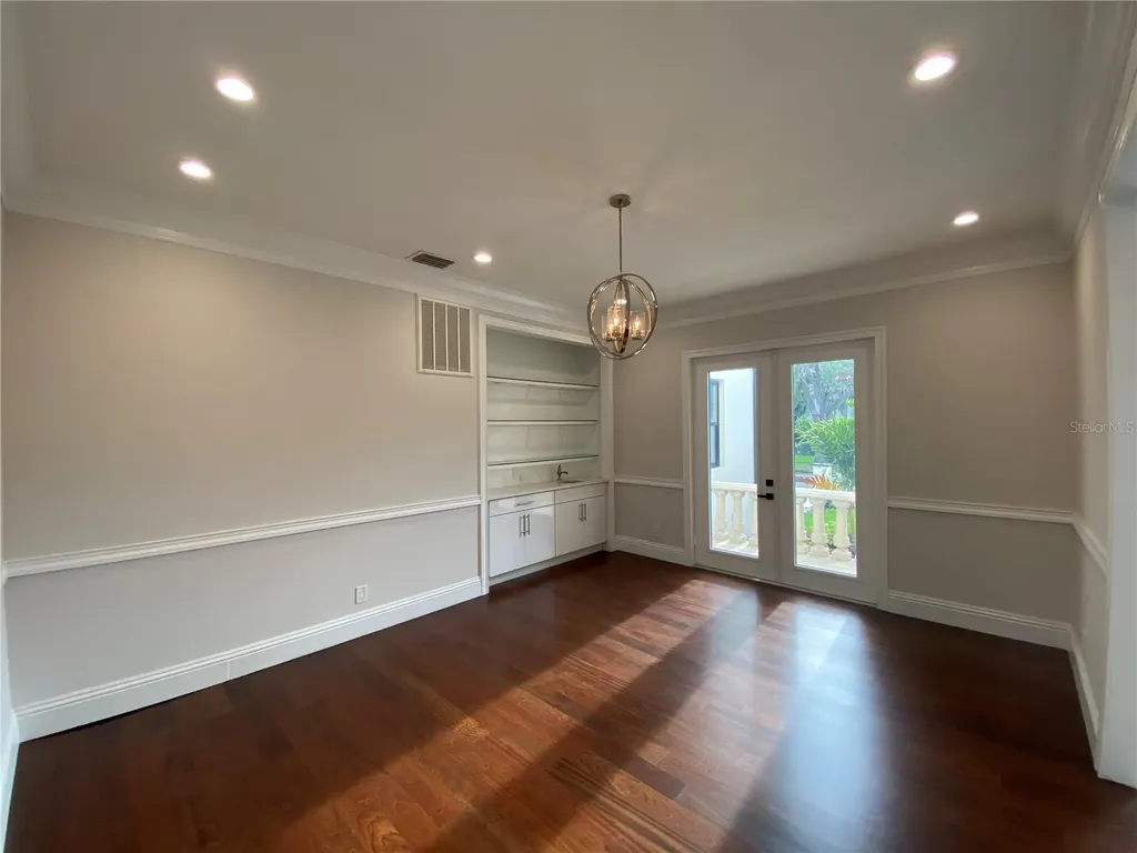 420 S Royal Poinciana Drive Tampa FL 33609