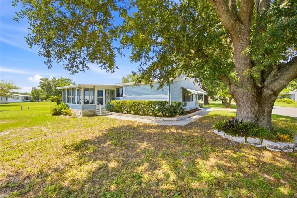2679 Lake Grassmere Circle Zellwood FL 32798