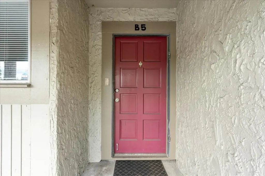 6332 Newtown Circle Tampa FL 33615