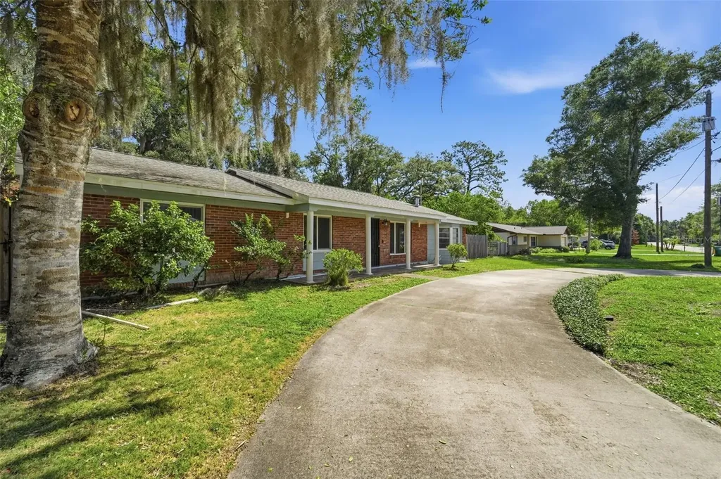 915 E Michigan Avenue Deland FL 32724