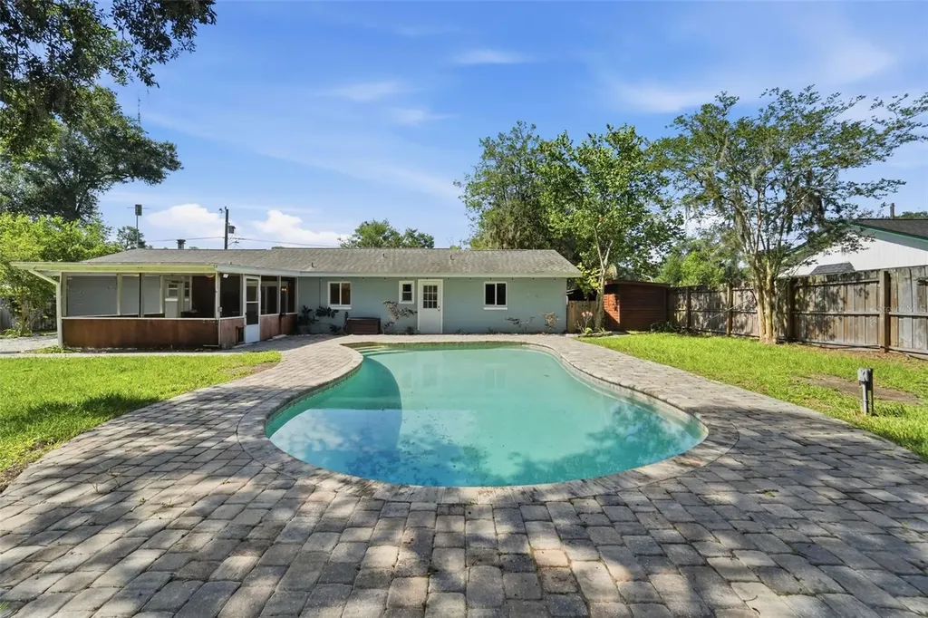 915 E Michigan Avenue Deland FL 32724