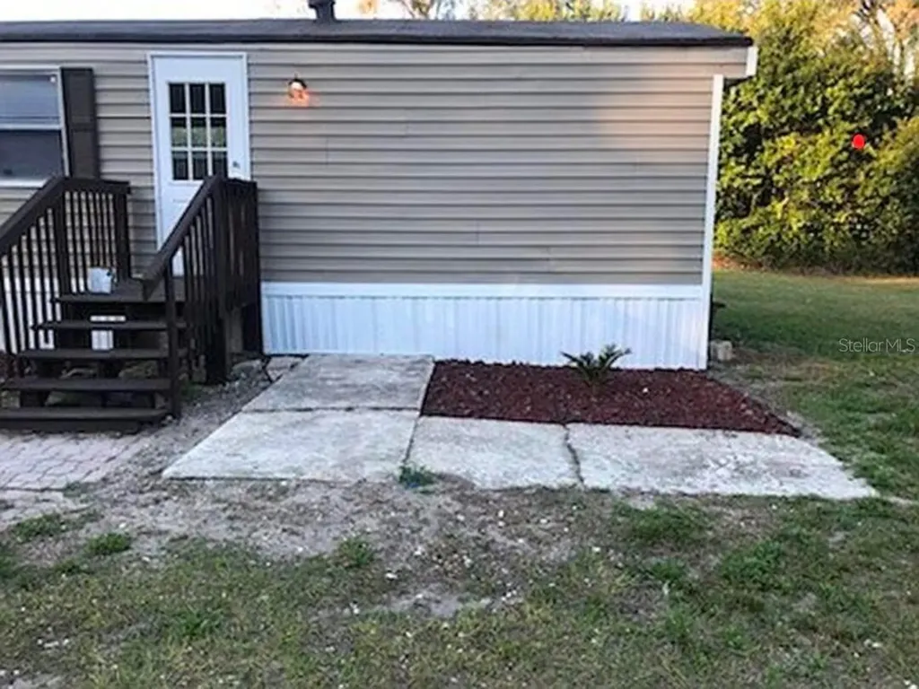 13585 SE 119th Street Ocklawaha FL 32179