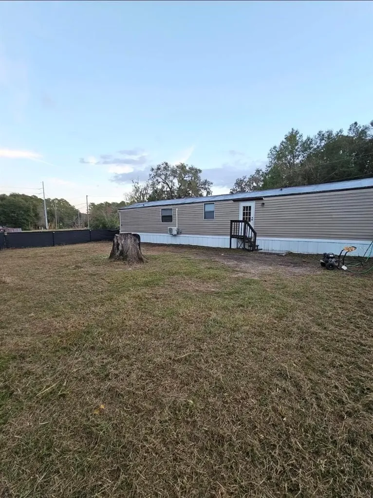 13585 SE 119th Street Ocklawaha FL 32179