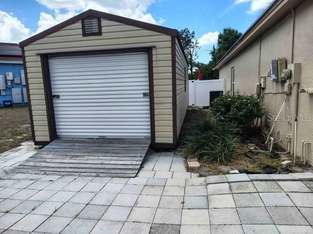 902 Greenbelt Circle Brandon FL 33510