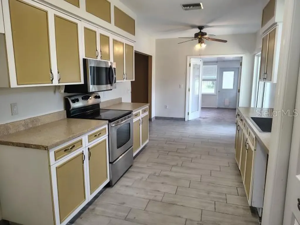 902 Greenbelt Circle Brandon FL 33510