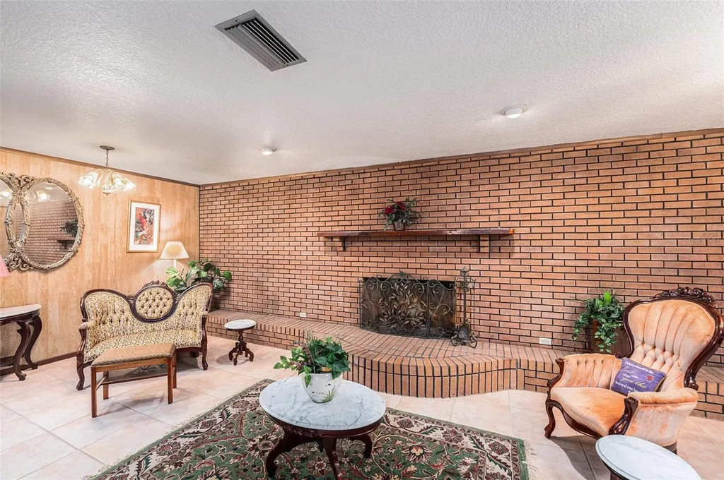 5105 N 45th Street Tampa FL 33610