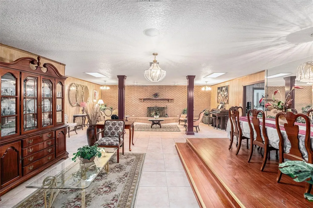 5105 N 45th Street Tampa FL 33610