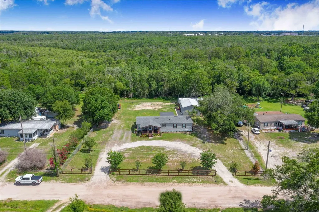 2236 1/2 Ellie Road Auburndale FL 33823