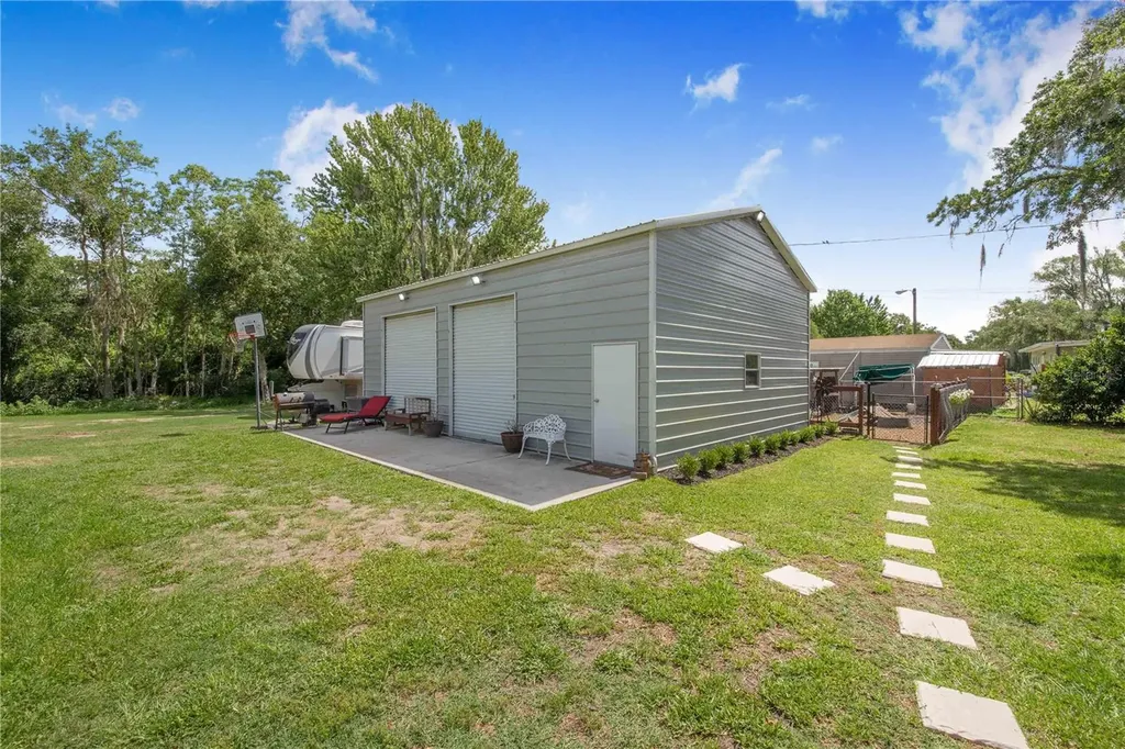 2236 1/2 Ellie Road Auburndale FL 33823