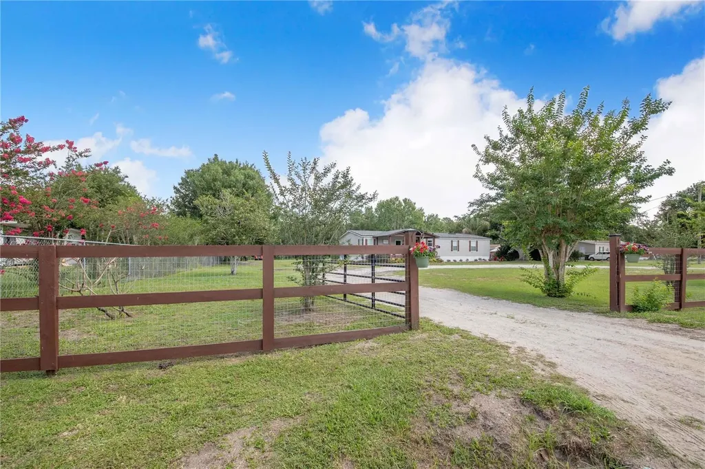 2236 1/2 Ellie Road Auburndale FL 33823