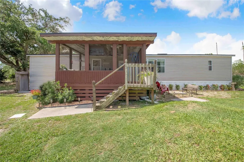 2236 1/2 Ellie Road Auburndale FL 33823
