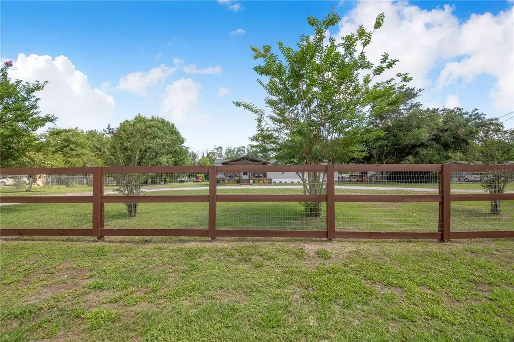 2236 1/2 Ellie Road Auburndale FL 33823