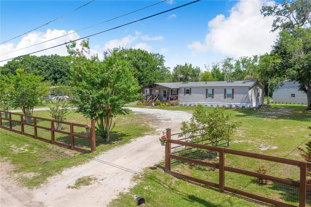 2236 1/2 Ellie Road Auburndale FL 33823
