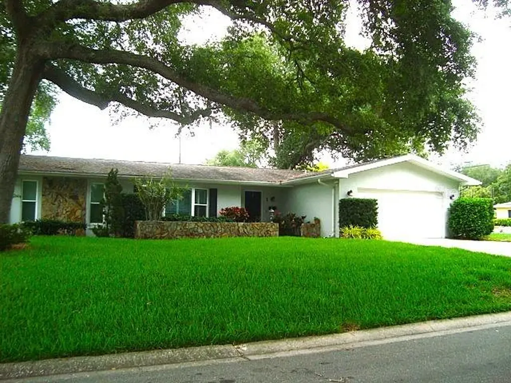 1 Eastwood Lane Belleair FL 33756