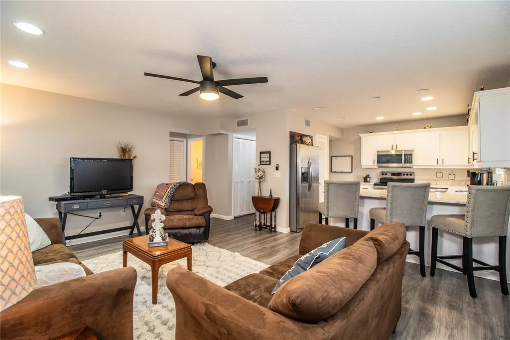 11 Loma Verde Lakeland FL 33813