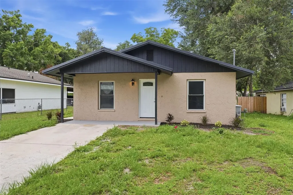 1807 N Barnes Street Plant City FL 33563