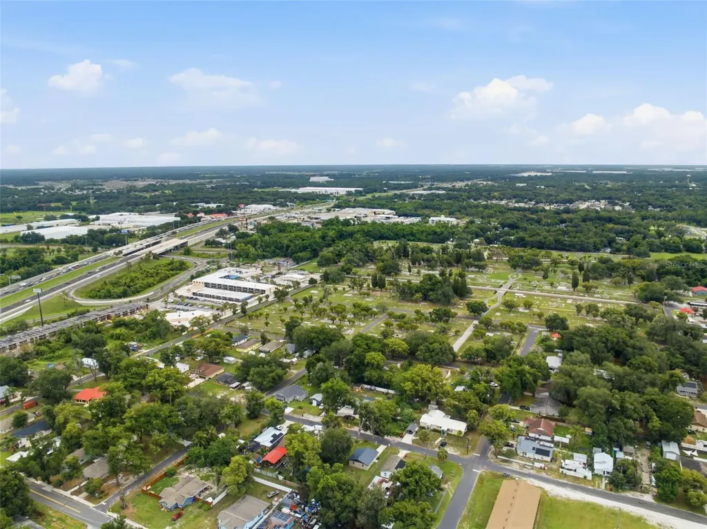 1807 N Barnes Street Plant City FL 33563