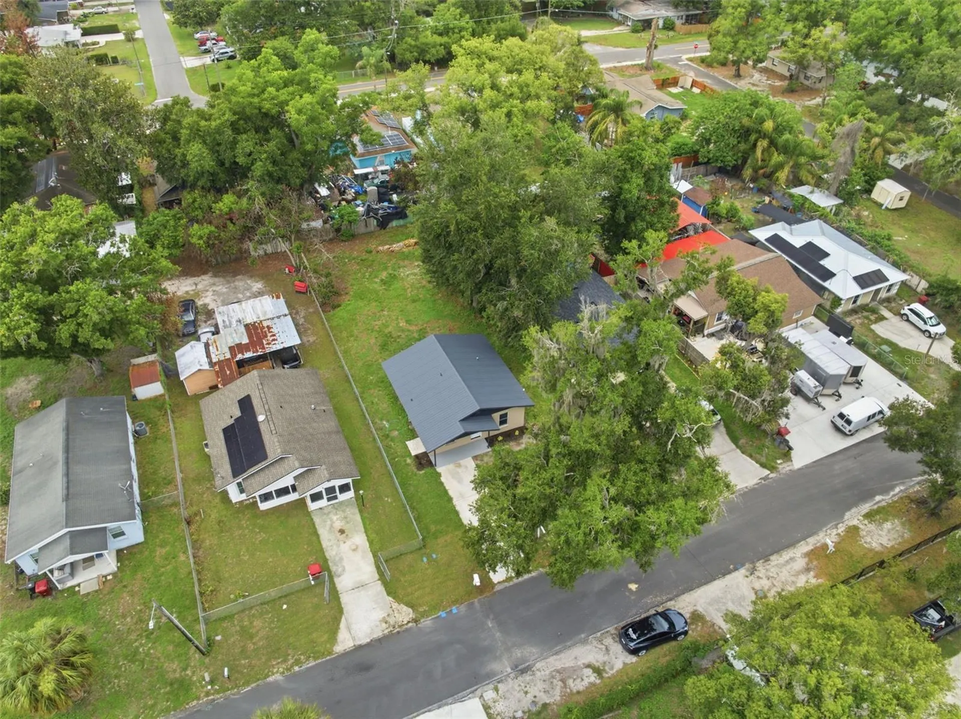 1807 N Barnes Street Plant City FL 33563