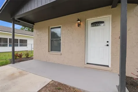 1807 N Barnes Street Plant City FL 33563