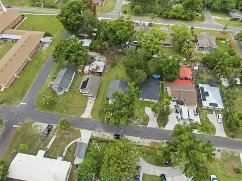 1807 N Barnes Street Plant City FL 33563