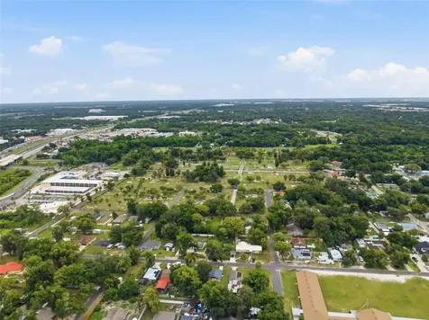 1807 N Barnes Street Plant City FL 33563