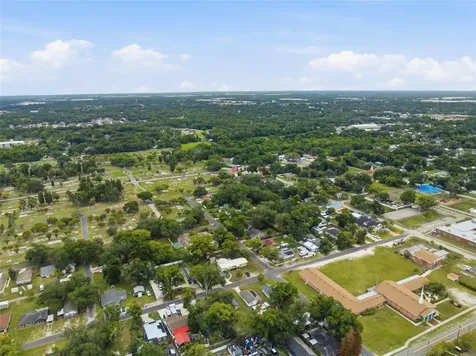 1807 N Barnes Street Plant City FL 33563