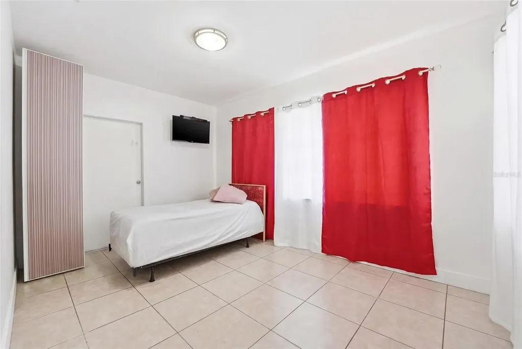 465 E 38th Street Hialeah FL 33013