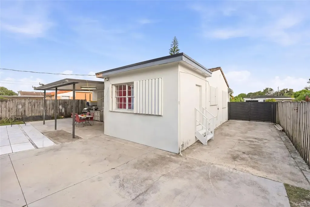 465 E 38th Street Hialeah FL 33013