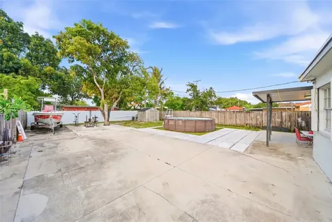 465 E 38th Street Hialeah FL 33013