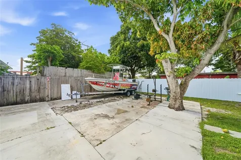 465 E 38th Street Hialeah FL 33013