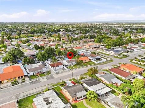 465 E 38th Street Hialeah FL 33013