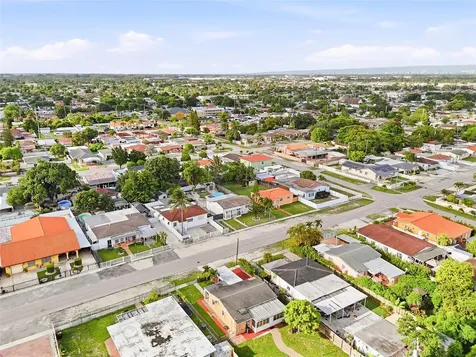 465 E 38th Street Hialeah FL 33013
