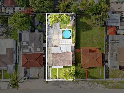 465 E 38th Street Hialeah FL 33013