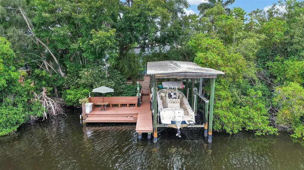 820 Sand Pine Drive NE St Petersburg FL 33703