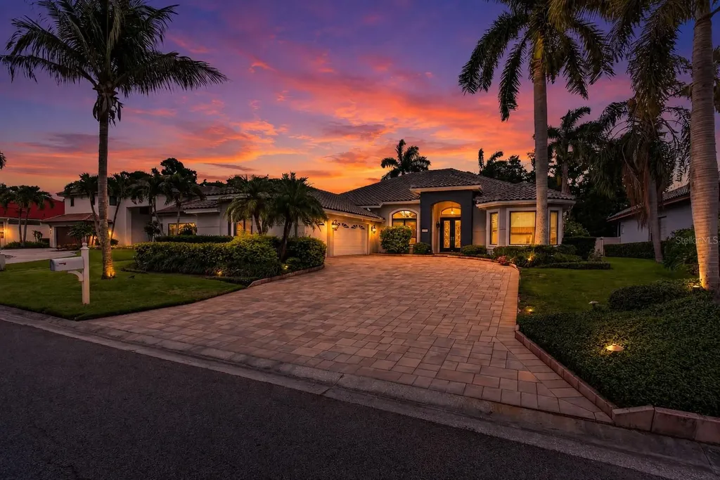 820 Sand Pine Drive NE St Petersburg FL 33703