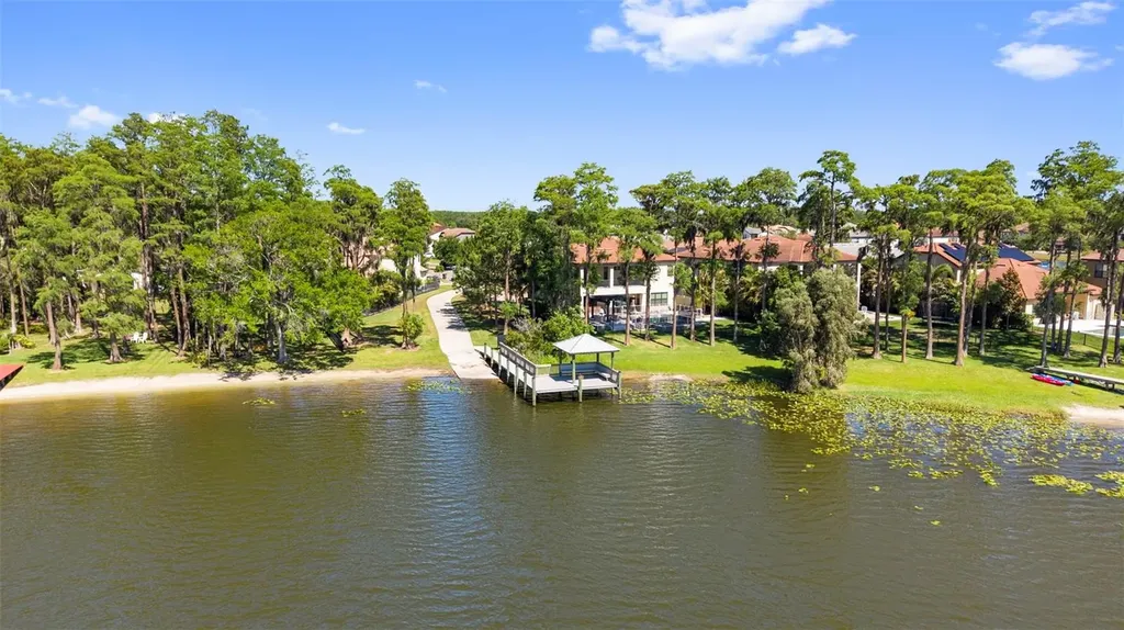 5134 Lakecastle Drive Tampa FL 33624
