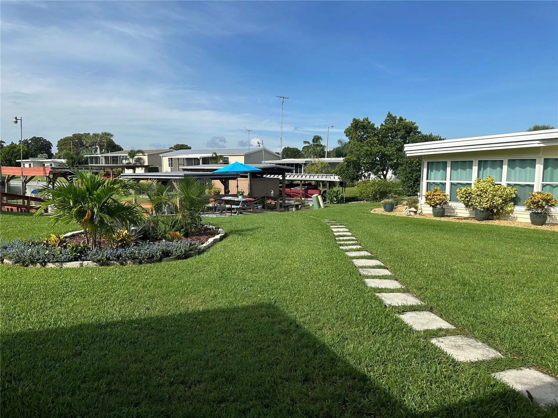 2409 Vindale Road Tavares FL 32778