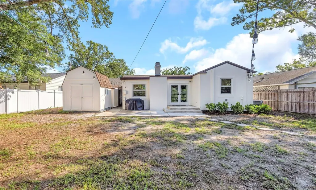 908 W Candlewood Avenue Tampa FL 33603