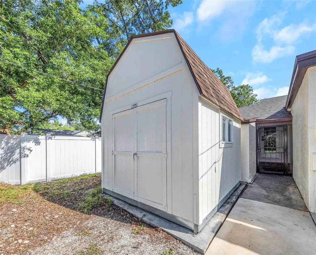 908 W Candlewood Avenue Tampa FL 33603