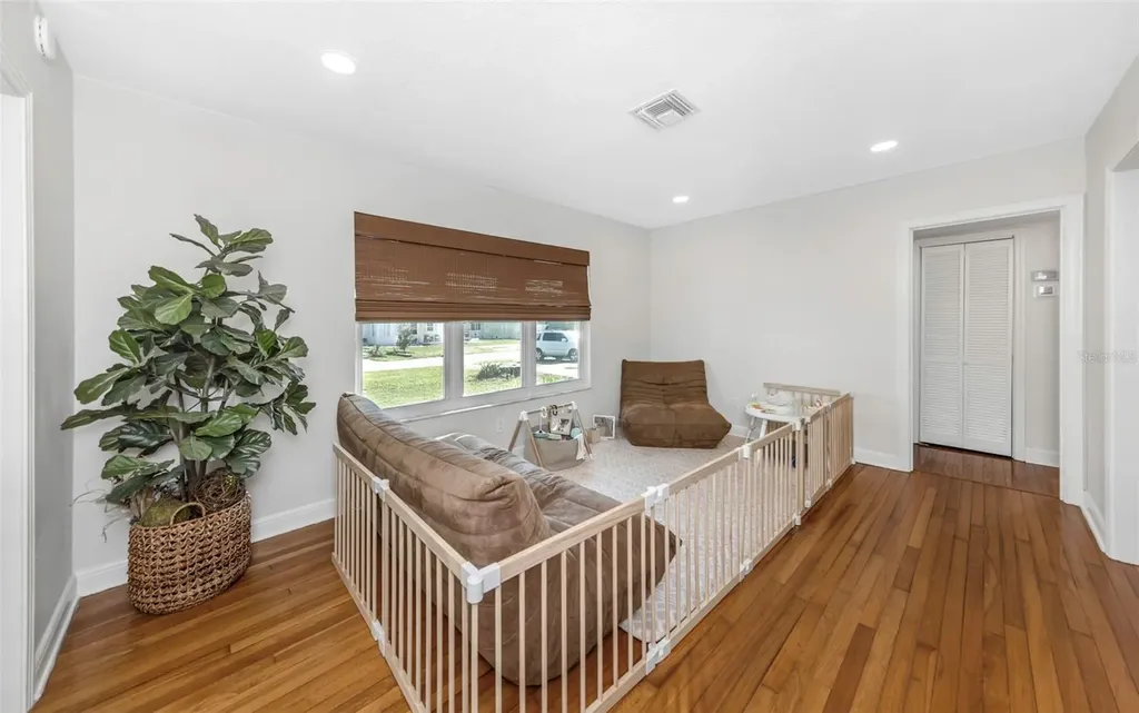 908 W Candlewood Avenue Tampa FL 33603
