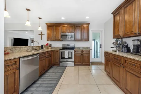908 W Candlewood Avenue Tampa FL 33603